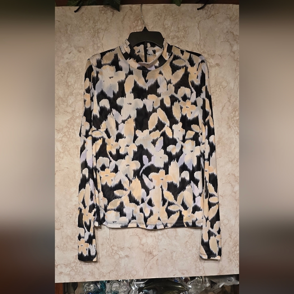 Cabi | Fitted Top | Black and Cream |  Floral Long Sleeve | Size M